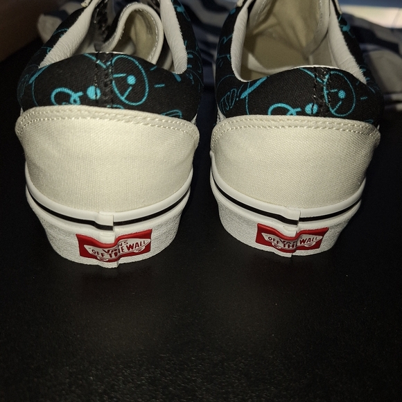 Size 5.5 - VANS Old Skool Low Custom Made Characters - Picture 9 of 13